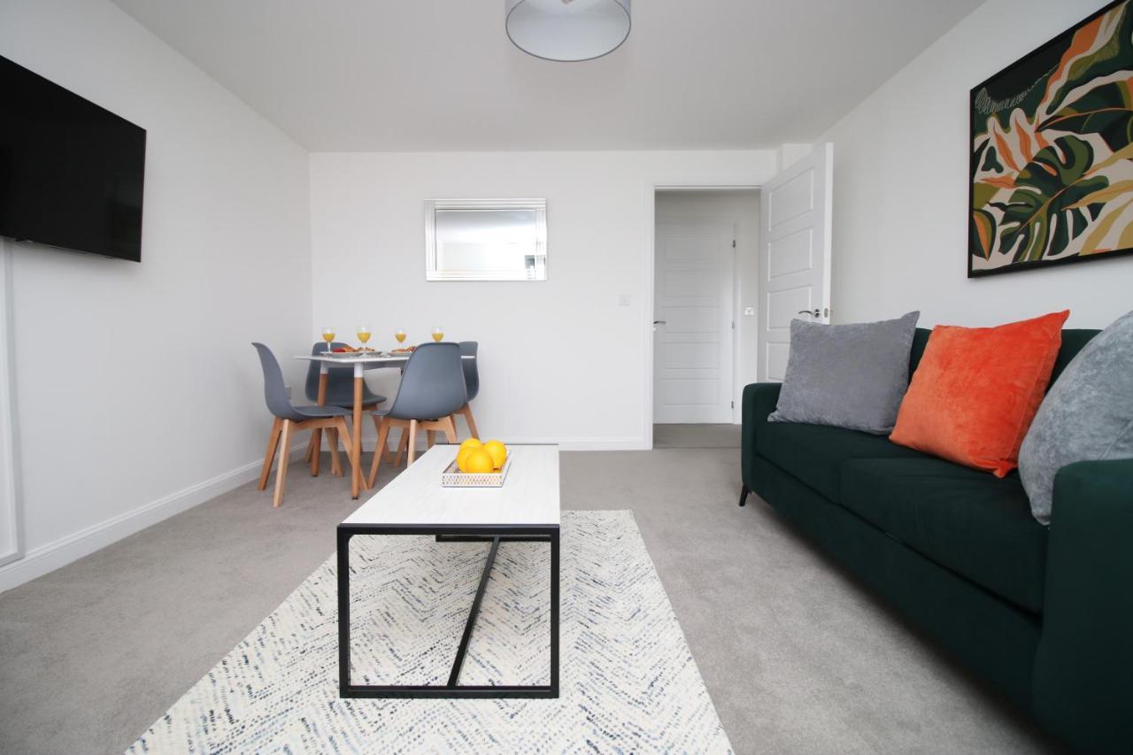 No 43 Stadium Views By Ssw - 2Br, Parking, Sleeps 4, 3Min Walk To Stadium, 10Min Drive To City Centre, Marina And Close To M4 Morriston Eksteriør bilde