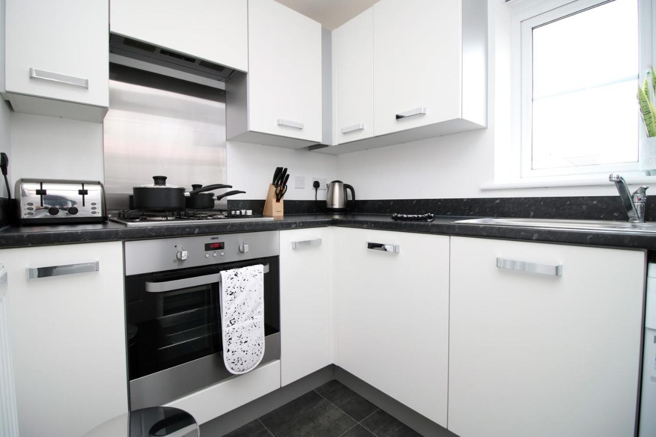 No 43 Stadium Views By Ssw - 2Br, Parking, Sleeps 4, 3Min Walk To Stadium, 10Min Drive To City Centre, Marina And Close To M4 Morriston Eksteriør bilde