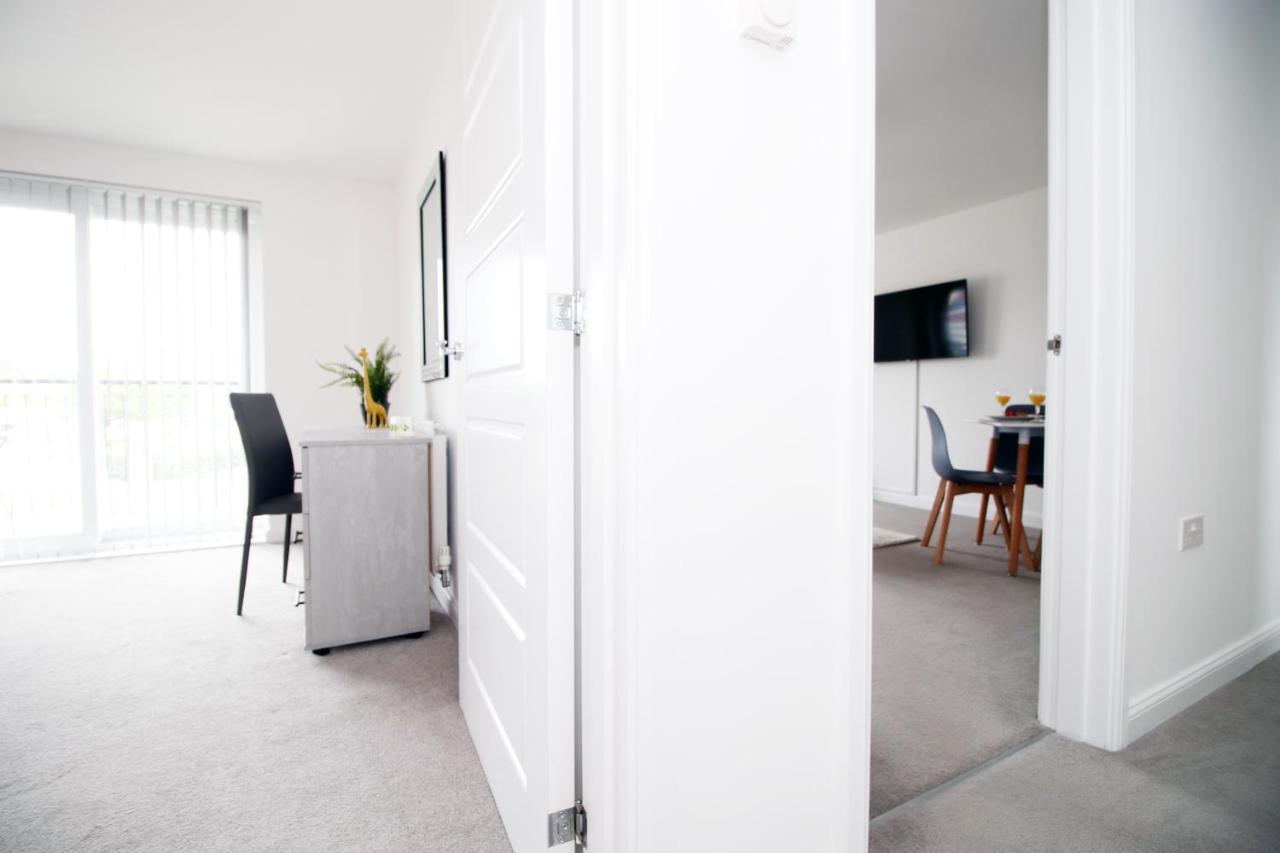 No 43 Stadium Views By Ssw - 2Br, Parking, Sleeps 4, 3Min Walk To Stadium, 10Min Drive To City Centre, Marina And Close To M4 Morriston Eksteriør bilde