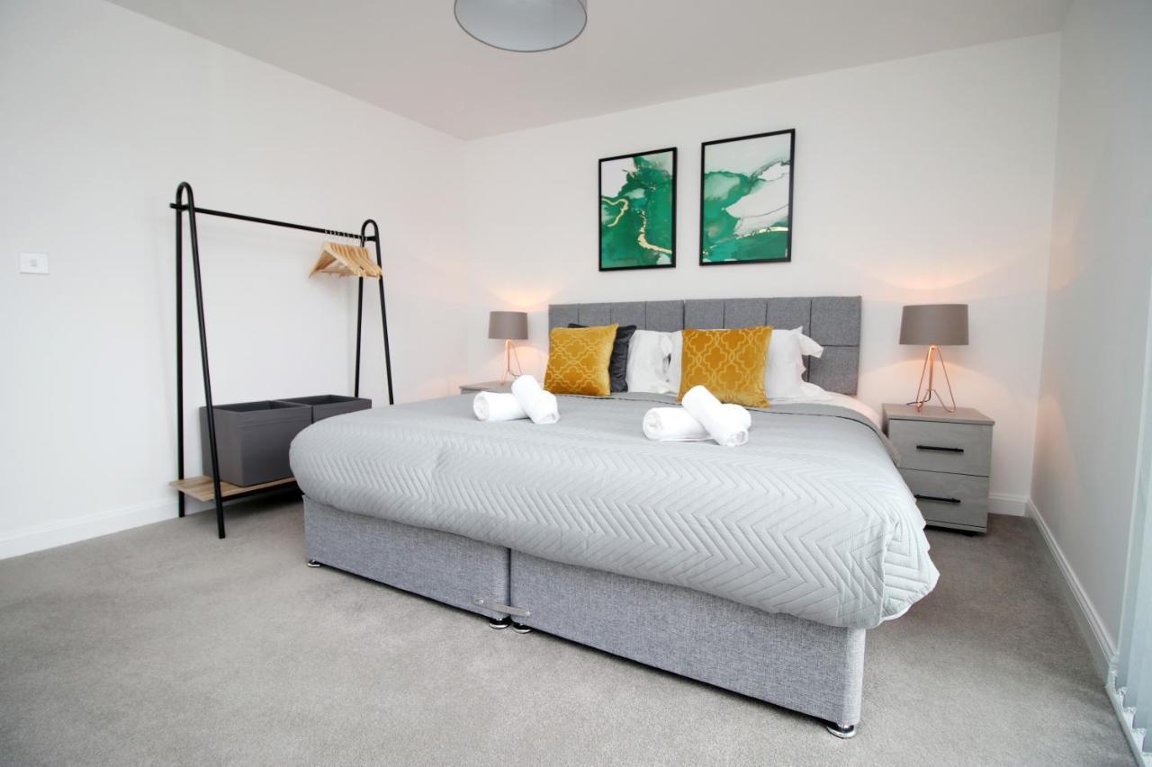 No 43 Stadium Views By Ssw - 2Br, Parking, Sleeps 4, 3Min Walk To Stadium, 10Min Drive To City Centre, Marina And Close To M4 Morriston Eksteriør bilde