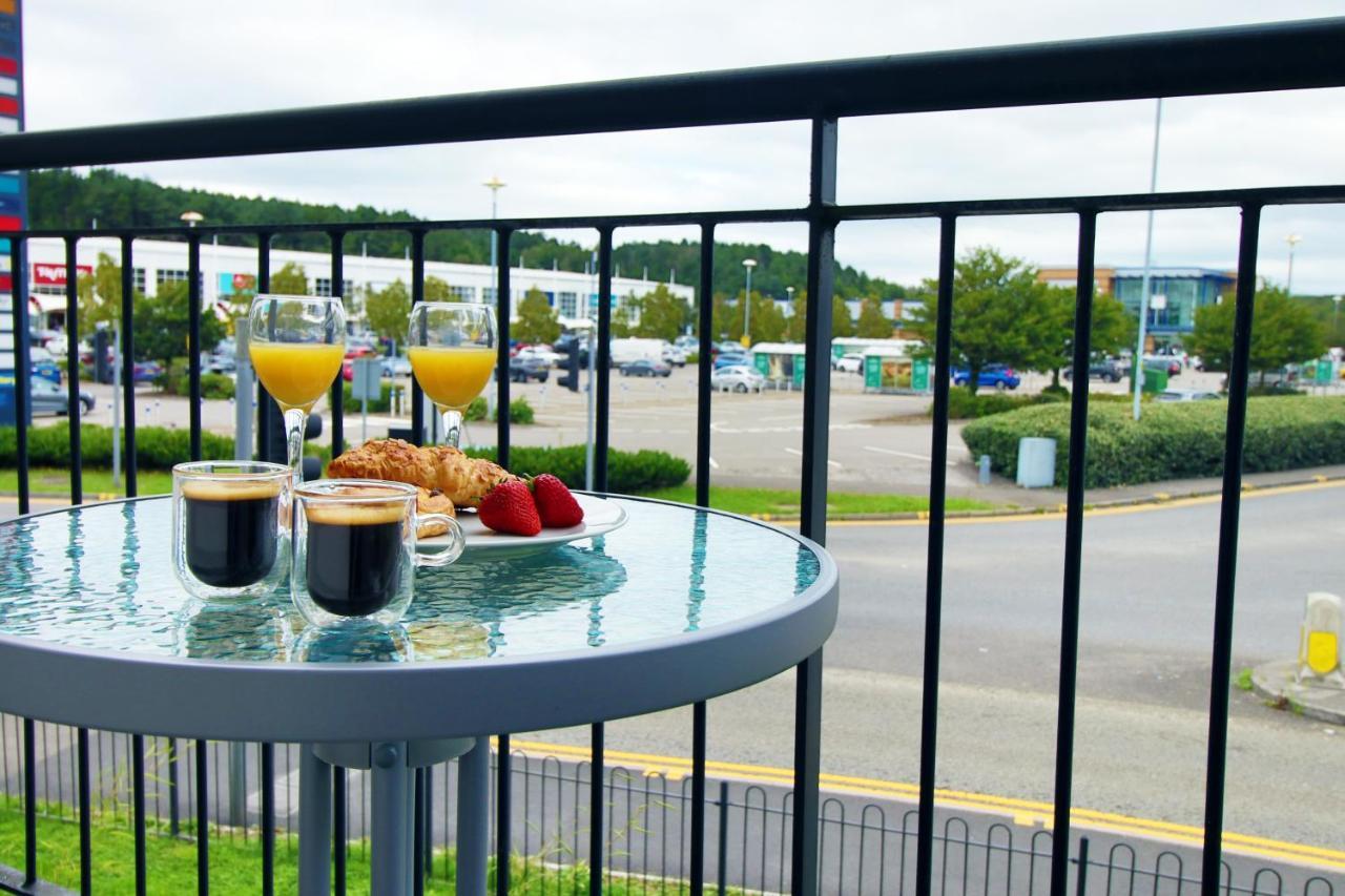 No 43 Stadium Views By Ssw - 2Br, Parking, Sleeps 4, 3Min Walk To Stadium, 10Min Drive To City Centre, Marina And Close To M4 Morriston Eksteriør bilde