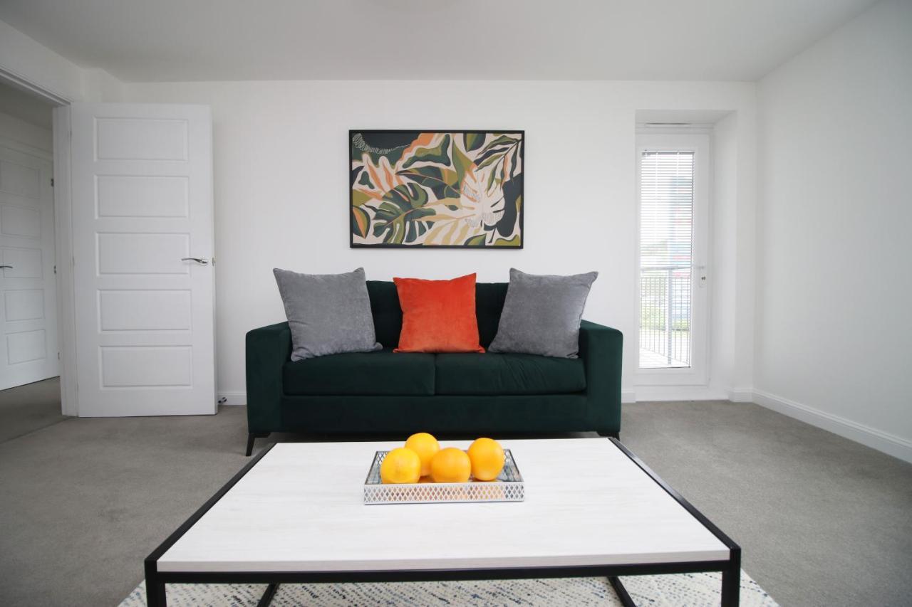 No 43 Stadium Views By Ssw - 2Br, Parking, Sleeps 4, 3Min Walk To Stadium, 10Min Drive To City Centre, Marina And Close To M4 Morriston Eksteriør bilde