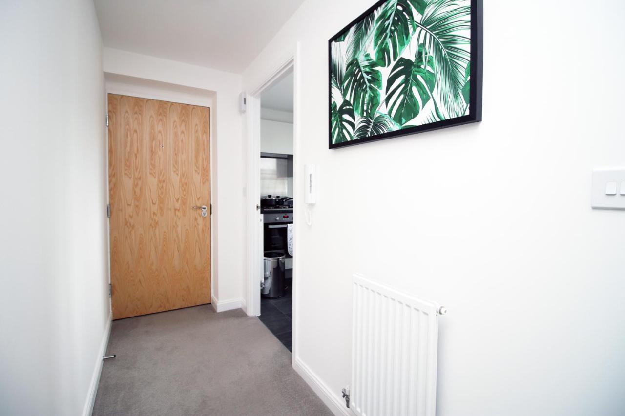 No 43 Stadium Views By Ssw - 2Br, Parking, Sleeps 4, 3Min Walk To Stadium, 10Min Drive To City Centre, Marina And Close To M4 Morriston Eksteriør bilde