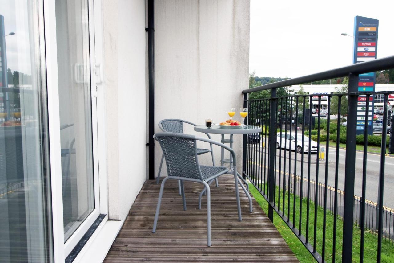 No 43 Stadium Views By Ssw - 2Br, Parking, Sleeps 4, 3Min Walk To Stadium, 10Min Drive To City Centre, Marina And Close To M4 Morriston Eksteriør bilde