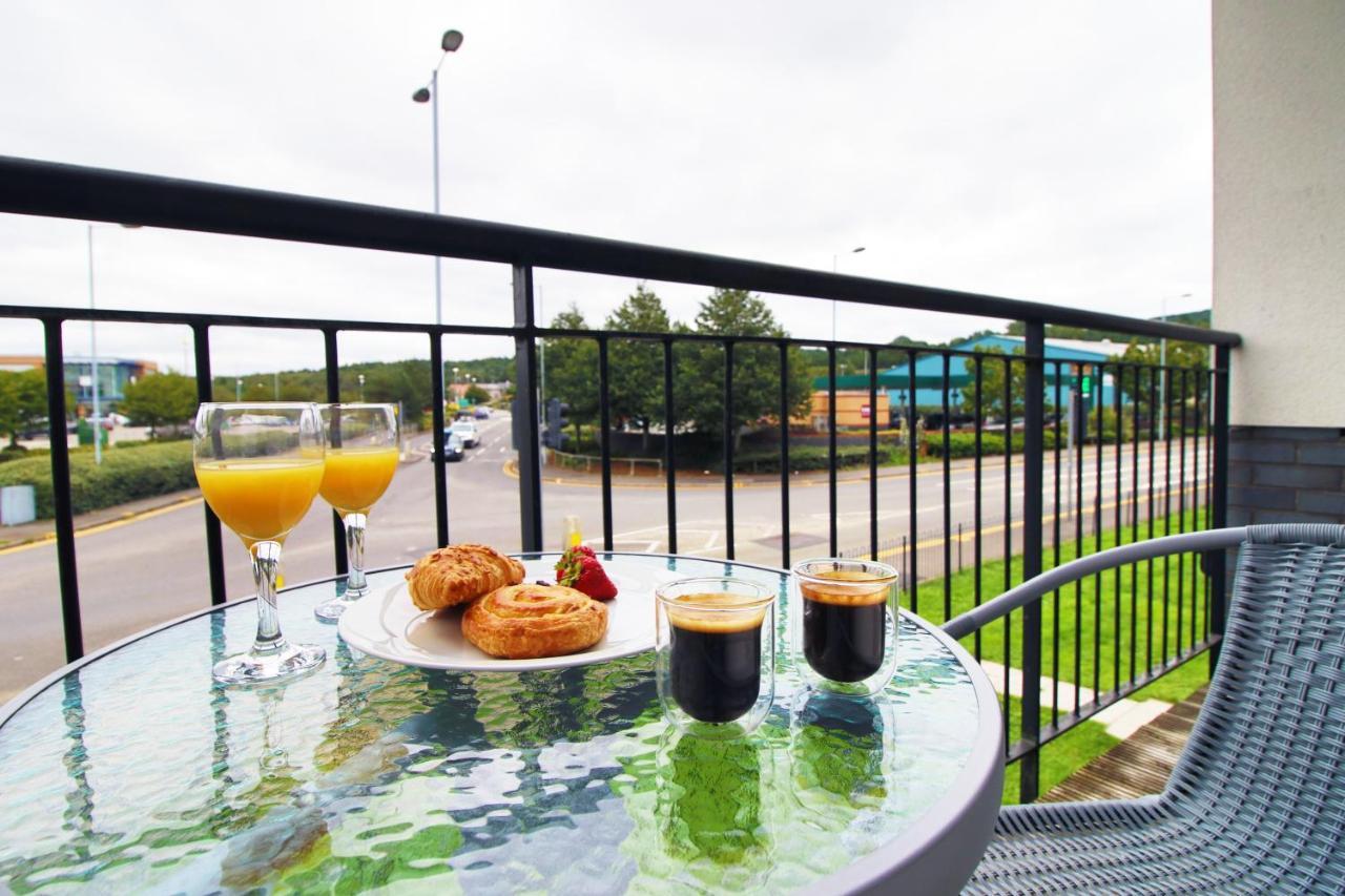 No 43 Stadium Views By Ssw - 2Br, Parking, Sleeps 4, 3Min Walk To Stadium, 10Min Drive To City Centre, Marina And Close To M4 Morriston Eksteriør bilde